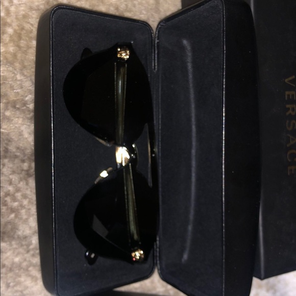 VERSACE EVERYTHING! - Picture 8 of 13